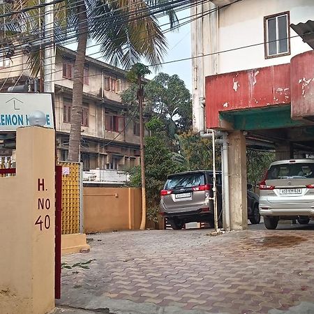 Hotel Lemon House Guwahati Buitenkant foto